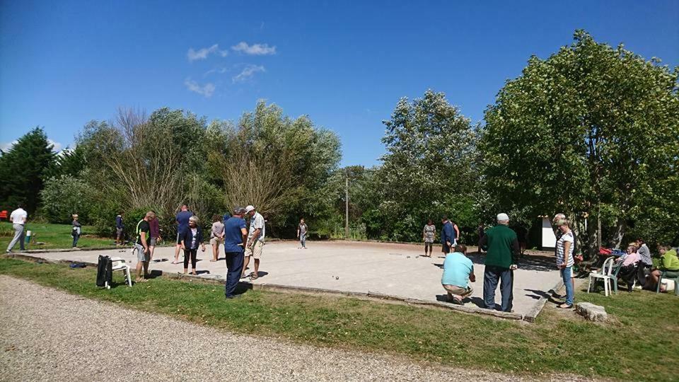 Camping La Garenne De Moncourt Rue  Exteriér fotografie