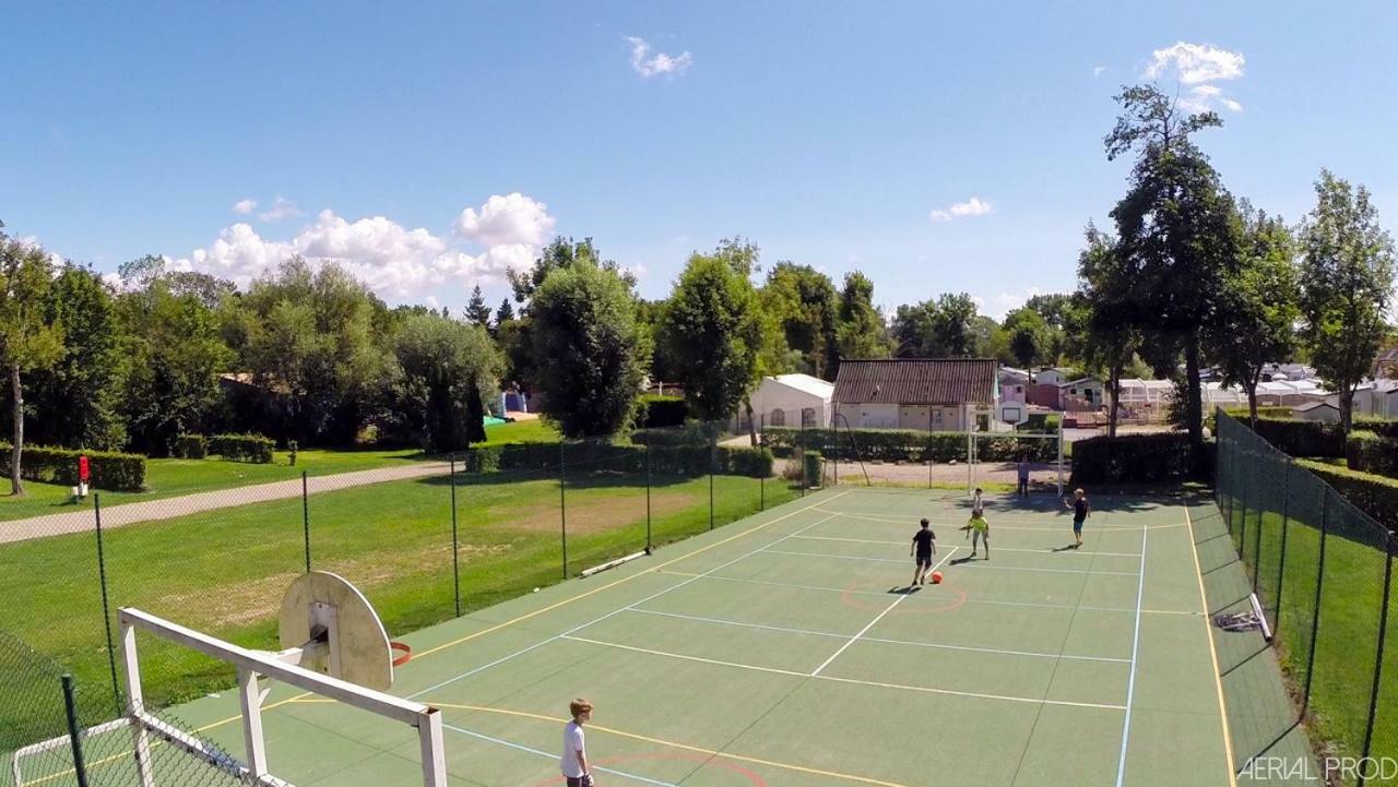 Camping La Garenne De Moncourt Rue  Exteriér fotografie
